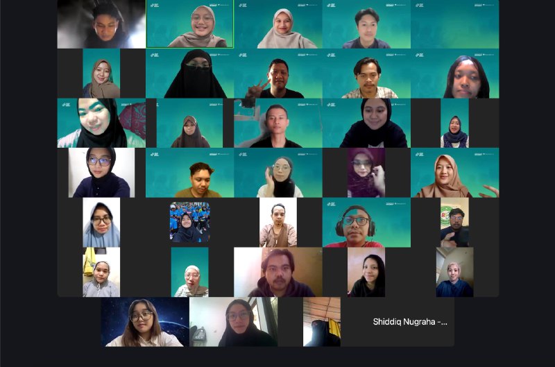 Peserta Program Paradaya Movement mengikuti pelatihan Content Creator secara daring melalui Zoom Meeting